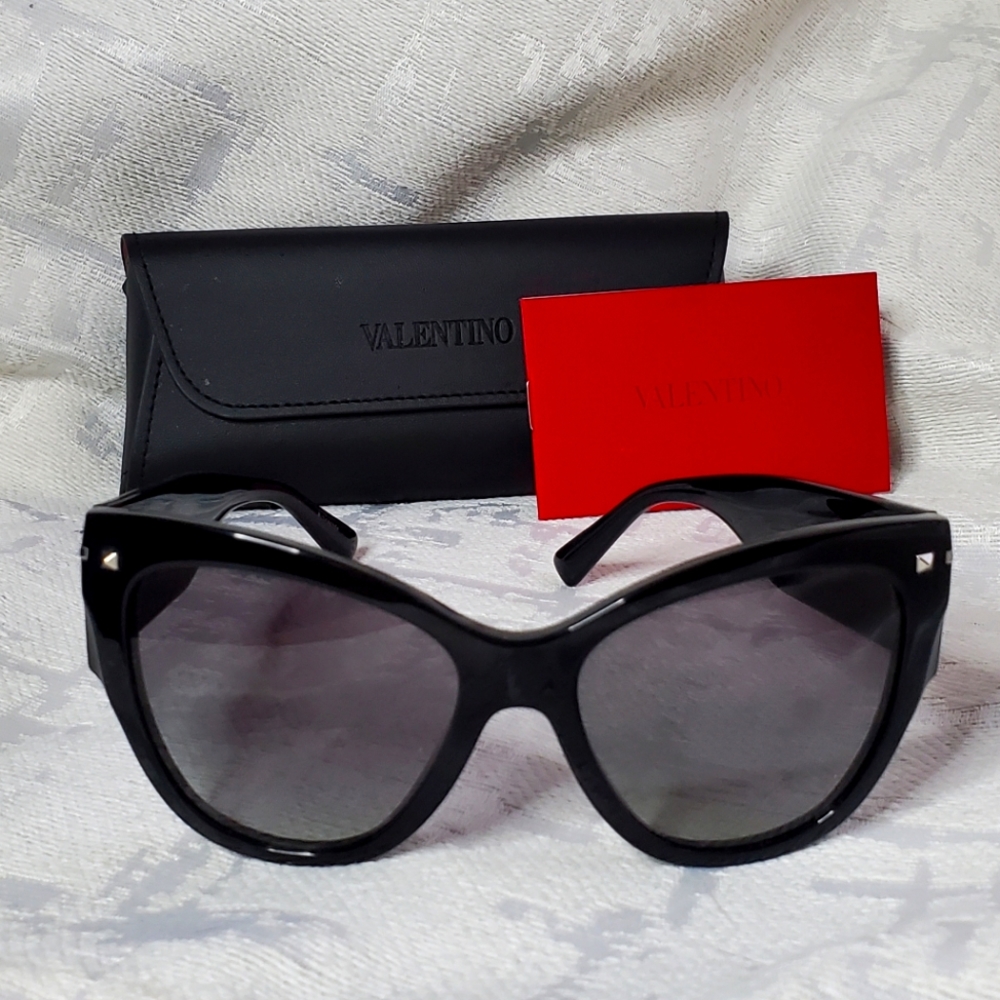 VALENTINO New Oversize Metal Stud Accented Sunglasses! 🥂